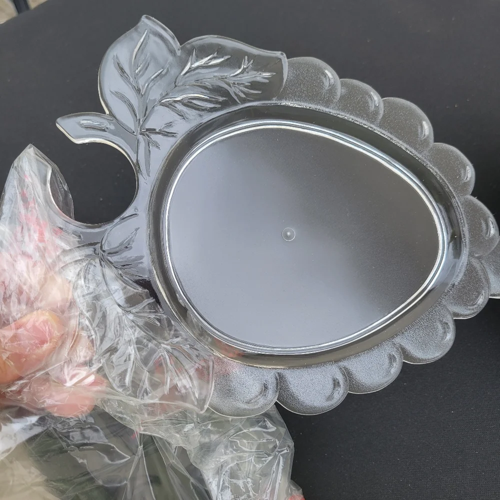 Party Plate Set (4) ~ Wine Holder For a Free Hand ~ Wine Club! Retro ~ NIB